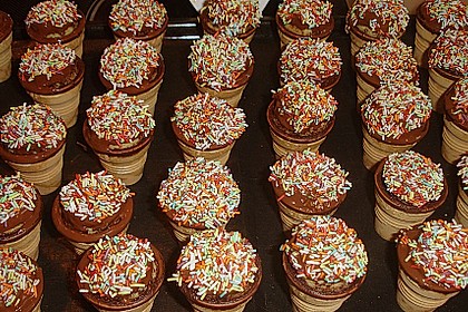 Kleine Kuchen im Waffelbecher 278