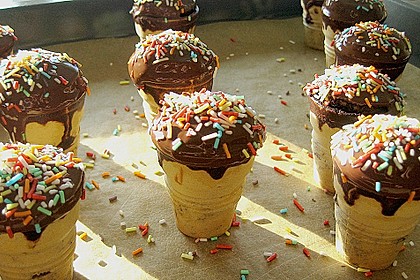 Kleine Kuchen im Waffelbecher 126