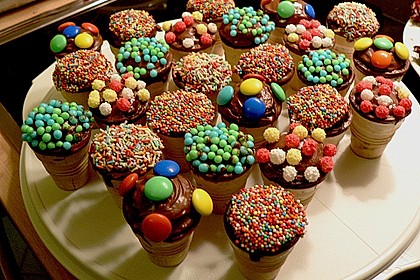 Kleine Kuchen im Waffelbecher 183
