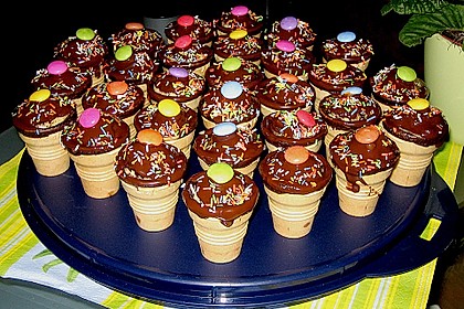 Kleine Kuchen im Waffelbecher 122
