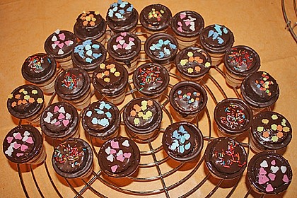 Kleine Kuchen im Waffelbecher 149