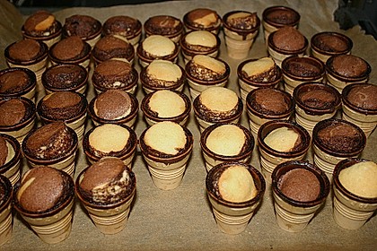 Kleine Kuchen im Waffelbecher 161