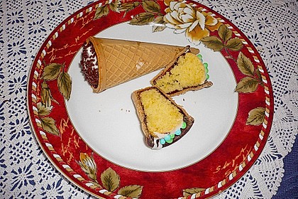Kleine Kuchen im Waffelbecher 146