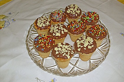 Kleine Kuchen im Waffelbecher 304