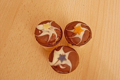 Kleine Kuchen im Waffelbecher 353