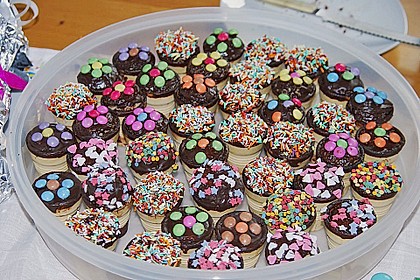 Kleine Kuchen im Waffelbecher 32