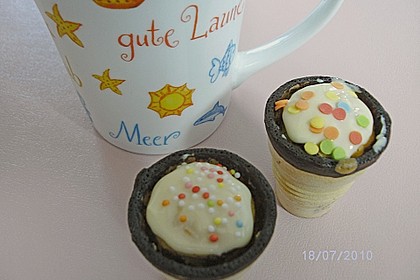 Kleine Kuchen im Waffelbecher 339