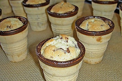 Kleine Kuchen im Waffelbecher 313