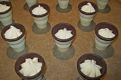 Kleine Kuchen im Waffelbecher 159