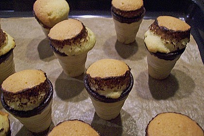 Kleine Kuchen im Waffelbecher 398