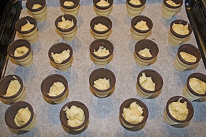 Kleine Kuchen im Waffelbecher 390