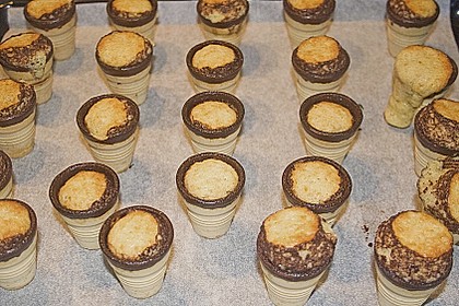 Kleine Kuchen im Waffelbecher 403