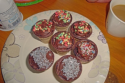 Kleine Kuchen im Waffelbecher 342