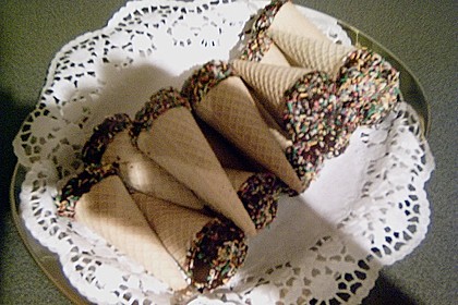 Kleine Kuchen im Waffelbecher 421