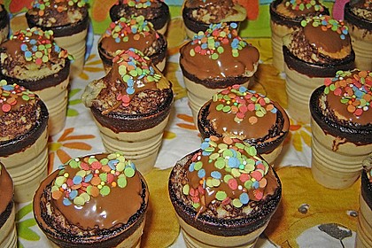 Kleine Kuchen im Waffelbecher 274
