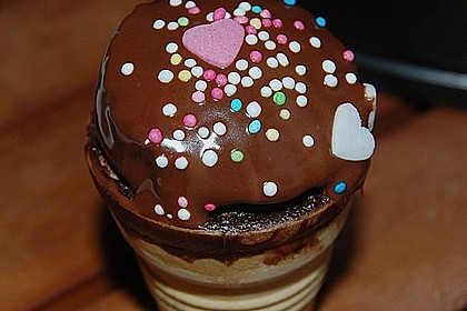 Kleine Kuchen im Waffelbecher 56