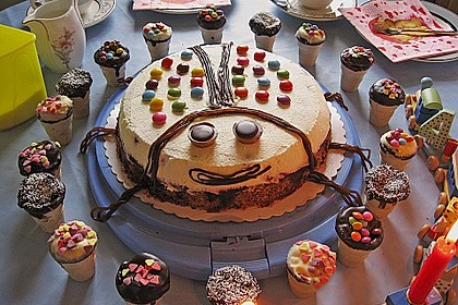 Kleine Kuchen im Waffelbecher 35