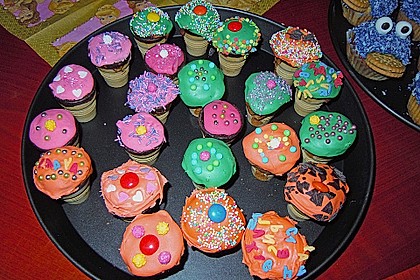 Kleine Kuchen im Waffelbecher 155