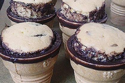 Kleine Kuchen im Waffelbecher 384