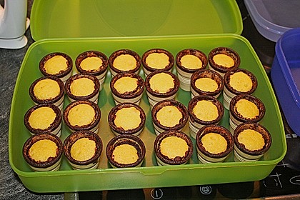 Kleine Kuchen im Waffelbecher 343