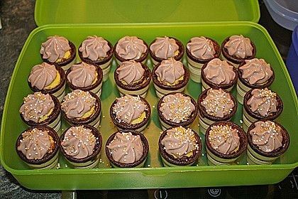 Kleine Kuchen im Waffelbecher 63