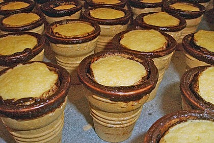 Kleine Kuchen im Waffelbecher 283