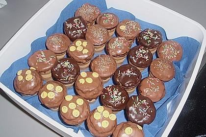 Kleine Kuchen im Waffelbecher 264