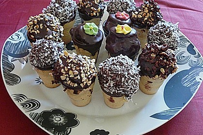 Kleine Kuchen im Waffelbecher 294