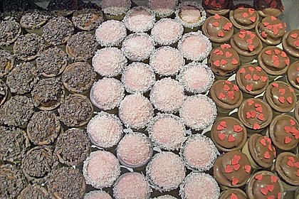 Kleine Kuchen im Waffelbecher 319