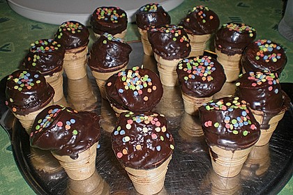 Kleine Kuchen im Waffelbecher 262
