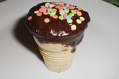 Kleine Kuchen im Waffelbecher 167