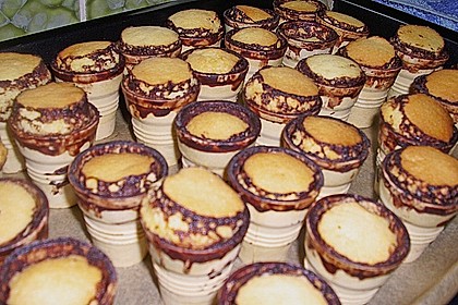 Kleine Kuchen im Waffelbecher 427