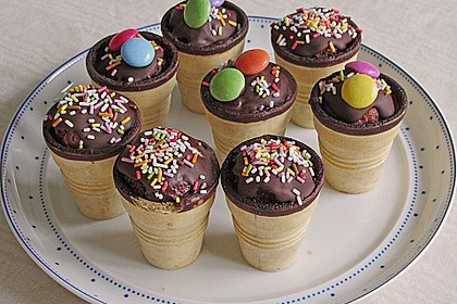 Kleine Kuchen im Waffelbecher 152