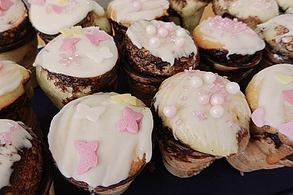 Kleine Kuchen im Waffelbecher 329