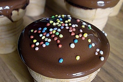 Kleine Kuchen im Waffelbecher 83