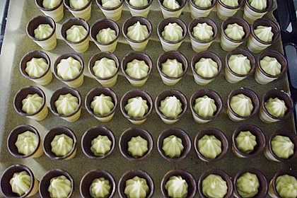 Kleine Kuchen im Waffelbecher 351