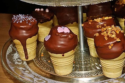 Kleine Kuchen im Waffelbecher 59