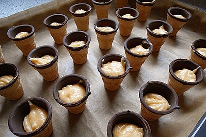 Kleine Kuchen im Waffelbecher 306
