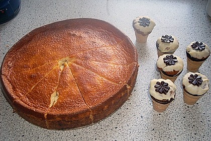 Kleine Kuchen im Waffelbecher 326