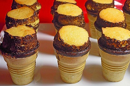Kleine Kuchen im Waffelbecher 176