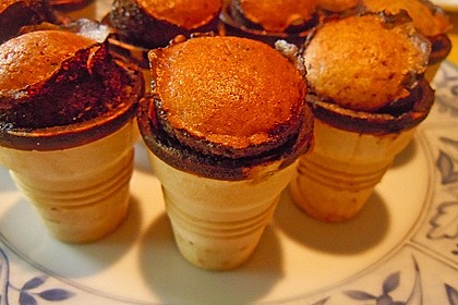 Kleine Kuchen im Waffelbecher 361
