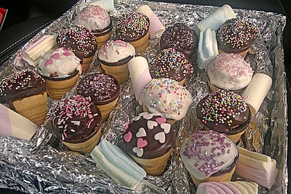 Kleine Kuchen im Waffelbecher 116