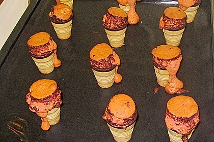 Kleine Kuchen im Waffelbecher 396
