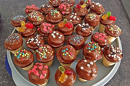 Kleine Kuchen im Waffelbecher 43
