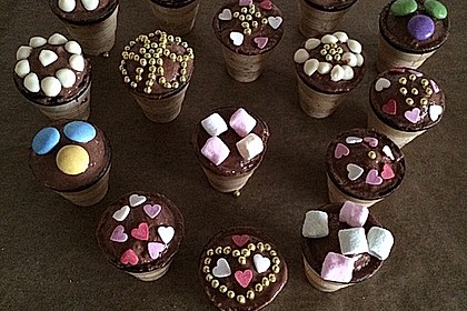 Kleine Kuchen im Waffelbecher 153