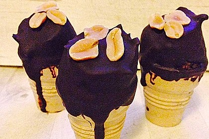 Kleine Kuchen im Waffelbecher 257