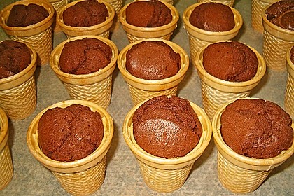 Kleine Kuchen im Waffelbecher 180
