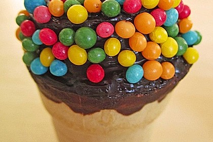 Kleine Kuchen im Waffelbecher 73
