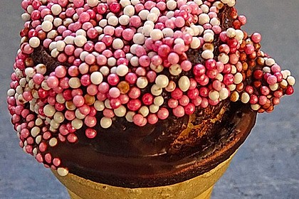 Kleine Kuchen im Waffelbecher 125