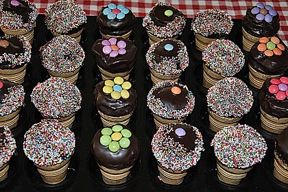 Kleine Kuchen im Waffelbecher 33